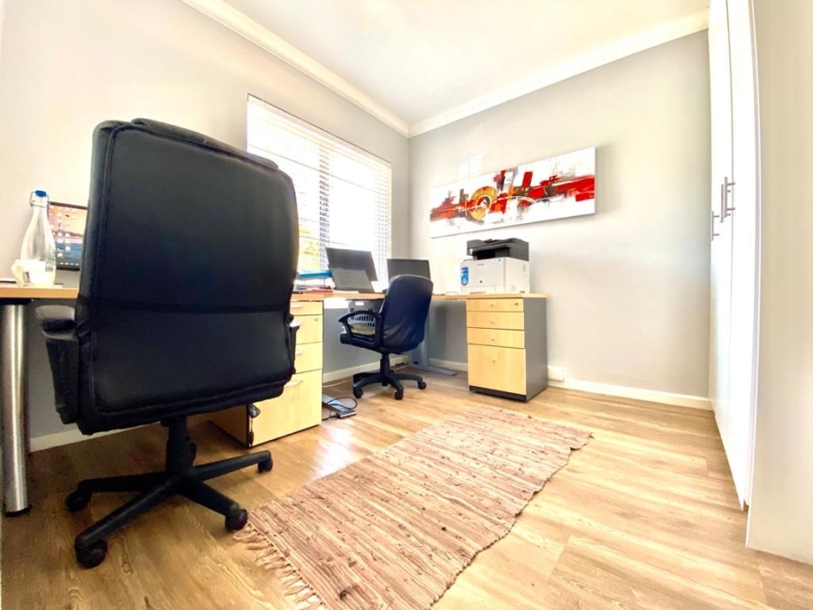 To Let 2 Bedroom Property for Rent in Royal Ascot Western Cape